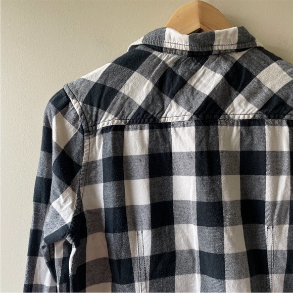 Aritzia / TNA classic fit plaid flannel shirt - Picture 6 of 11